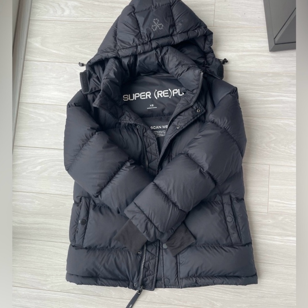 Aritzia Super (Re)Puff Black Jacket